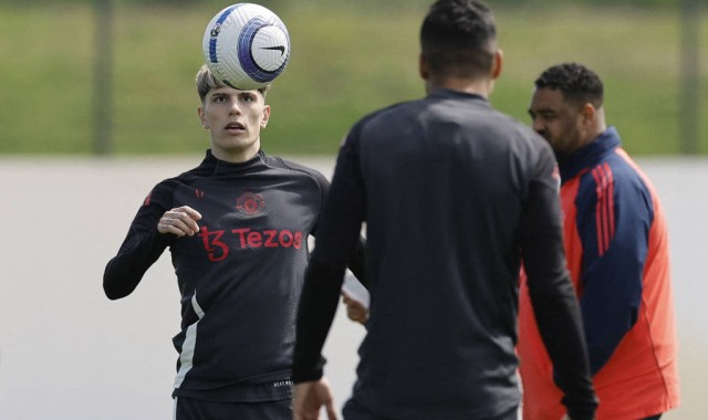 4500万欧！曼联新星加纳乔真要走？滕哈格携四豪门哄抢，红魔打的什么算盘？