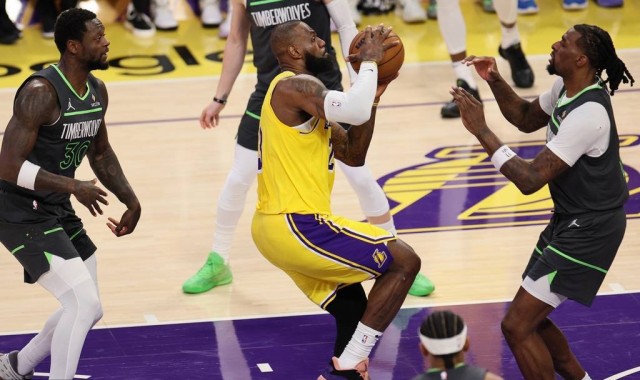 东契奇28+9+7詹姆斯22分 森林狼4-1湖人晋级次轮