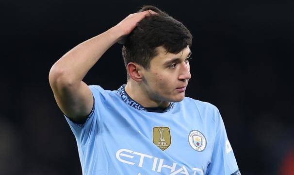 曼城21岁小将衣锦还乡！获赠253万元奔驰，转手送给父亲