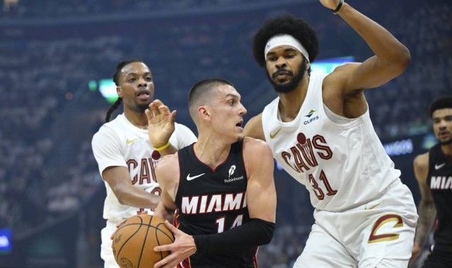 米切尔30+6希罗空砍33分 加兰21+9骑士胜热火2-0