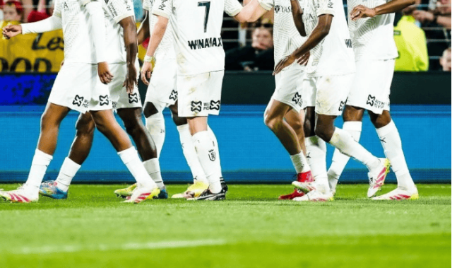 法甲第29轮：朗斯主场0-2负兰斯，中村敬斗独中两元