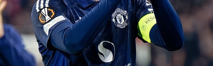 布鲁诺反击记者：你懂规则吗？曼联欧联杯争议红牌事件