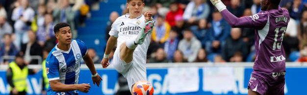 西甲裁判争议！皇马连遭“惩罚”，居勒尔被撞倒未判点球，进球被吹