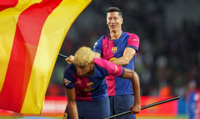 西甲风云再起！巴萨五虎将问鼎年度最佳？弗里克PK西蒙尼，莱万亚马尔挑战姆巴佩！