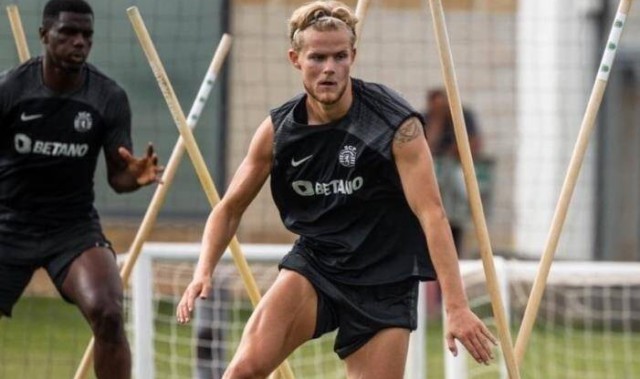 阿莫林又要买旧部：4000万报价昔日中场，曼联转换推进就靠他