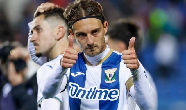 西甲联赛：巴塞罗那凭借着赛恩斯的乌龙球，客场 1-0 战胜莱加内斯